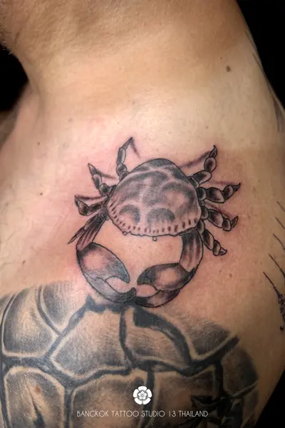 blackwork-tattoo-crabe