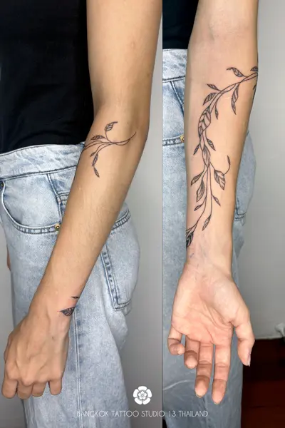 blackwork-tattoo-flowers-full-arm-women