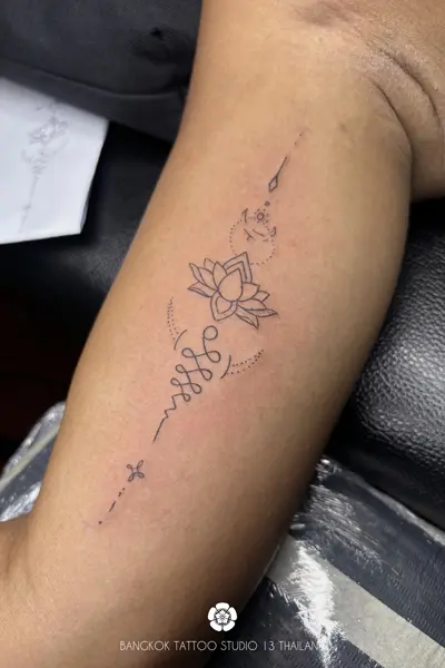 fine-line-tattoo-lotus