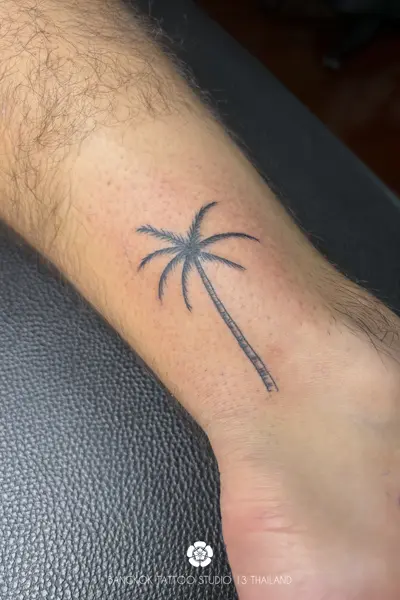 fine-line-tattoo-palm-tree