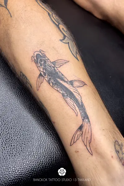 japanese-tattoo-blackwork-khoi-fish-leg-men