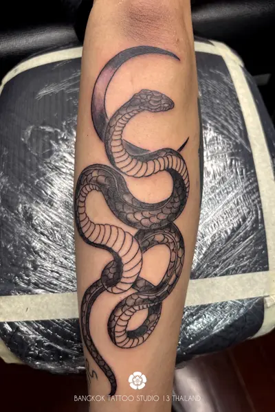 japanese-tattoo-blackwork-snake-arm-men