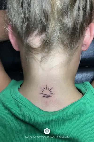 minimalist-sunset-tattoo-neck-women