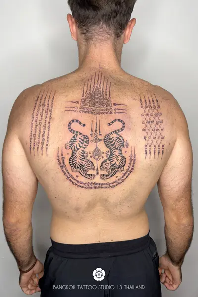 sak-yant-tattoo-full-back-5-rows-gao-yord-diamond-2-tigers