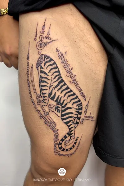 sak-yant-thai-tattoo-headless-tiger-leg-men