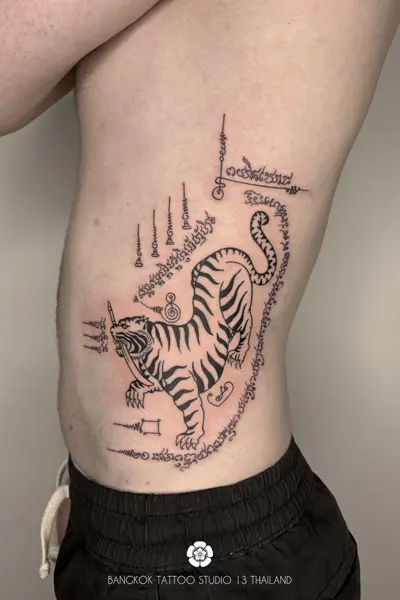 sak-yant-tattoo-tiger-katana-thailand